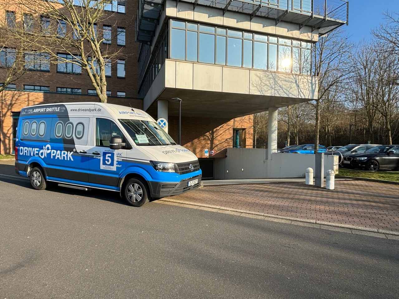 Düsseldorf Flughafen Ankunft Parken P3 Kosten www.flughafenstellplatz.de